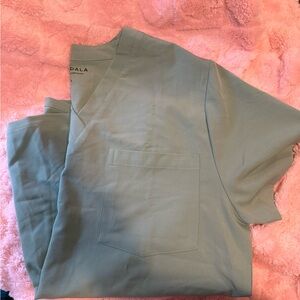 Mandala 2 Pocket V Neck Scrub Top